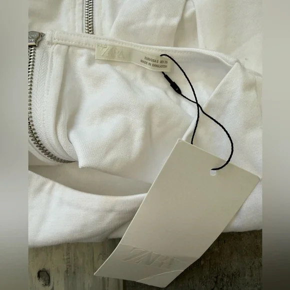 Zara White Pleated Peplum Sleeveless Blouse Silver Zip Back Small NWT - Picture 6 of 7